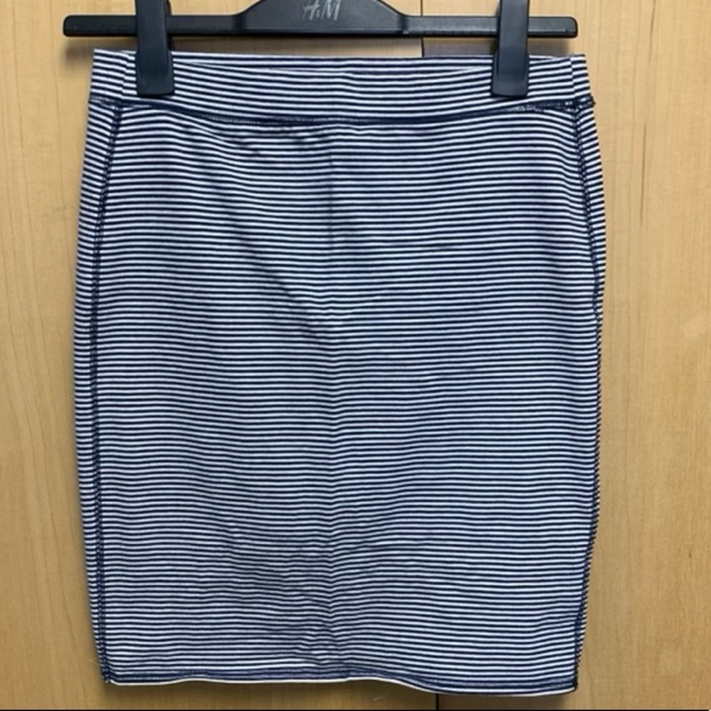 ✨4 for $20✨ Blue and white striped skirt